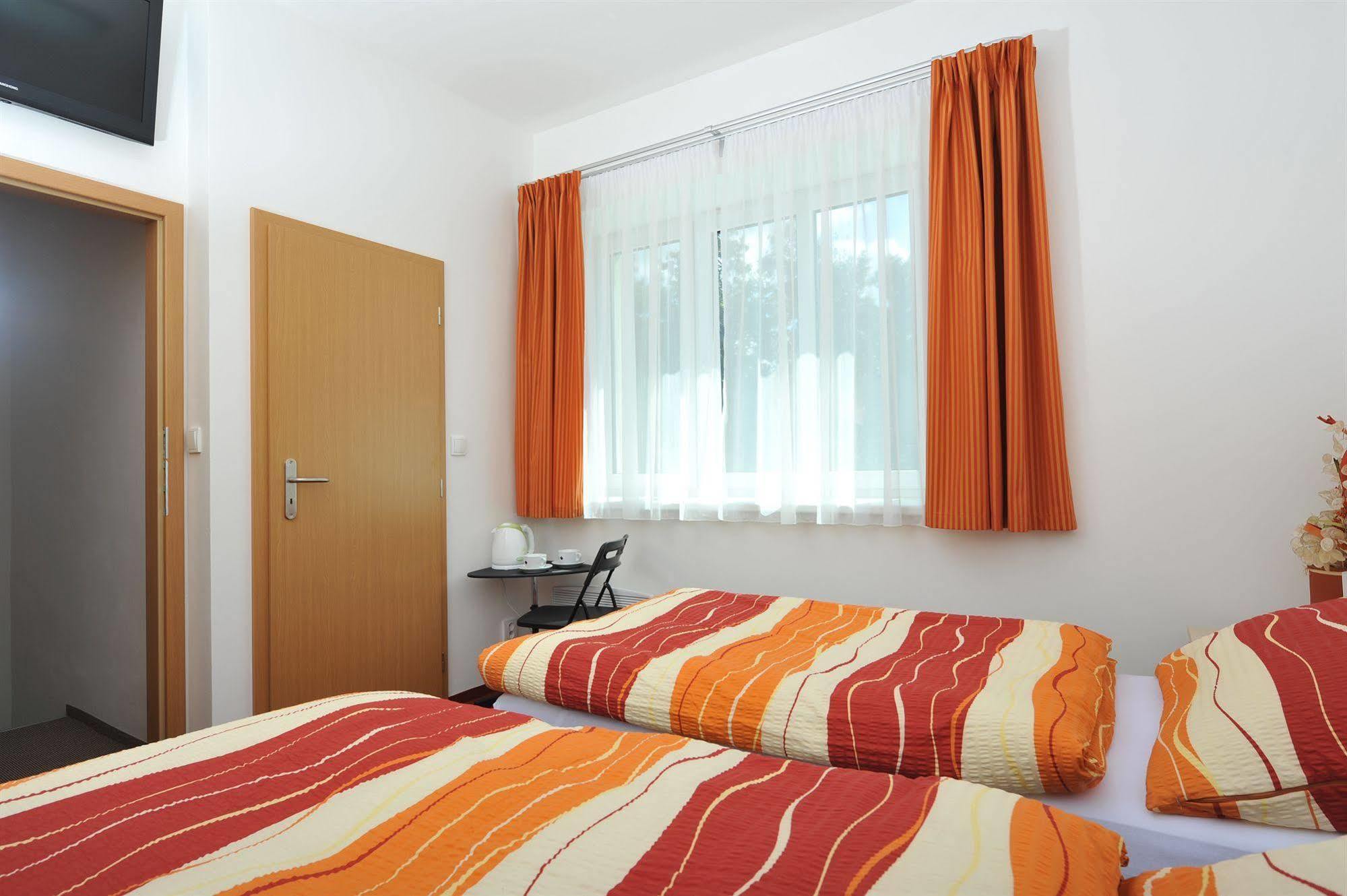 Habitat 16 Hotel Prague Exterior photo