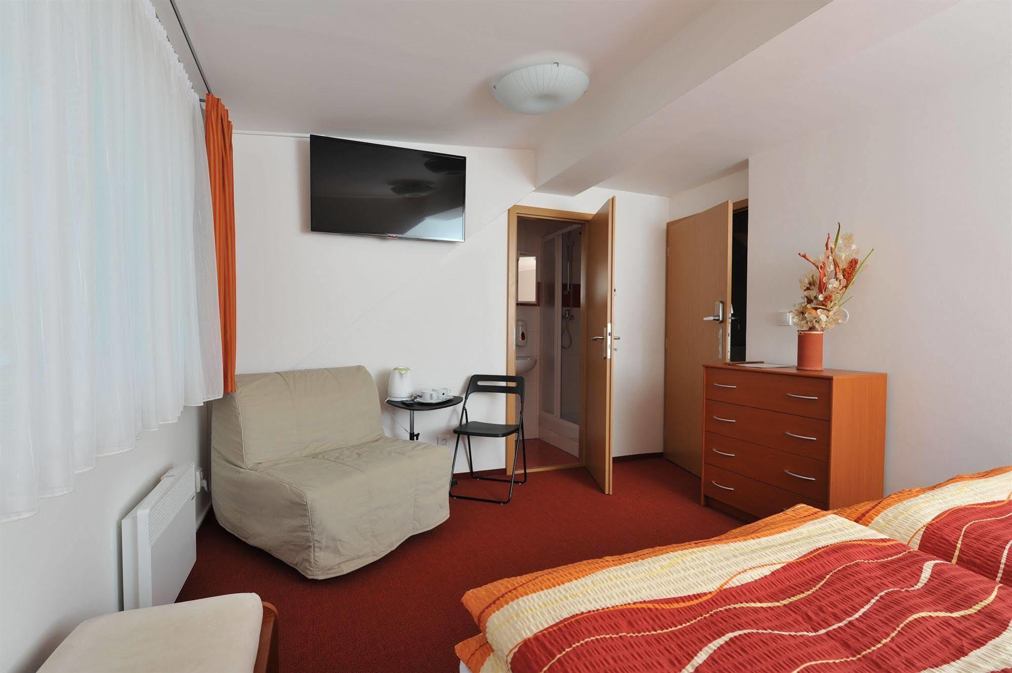 Habitat 16 Hotel Prague Exterior photo