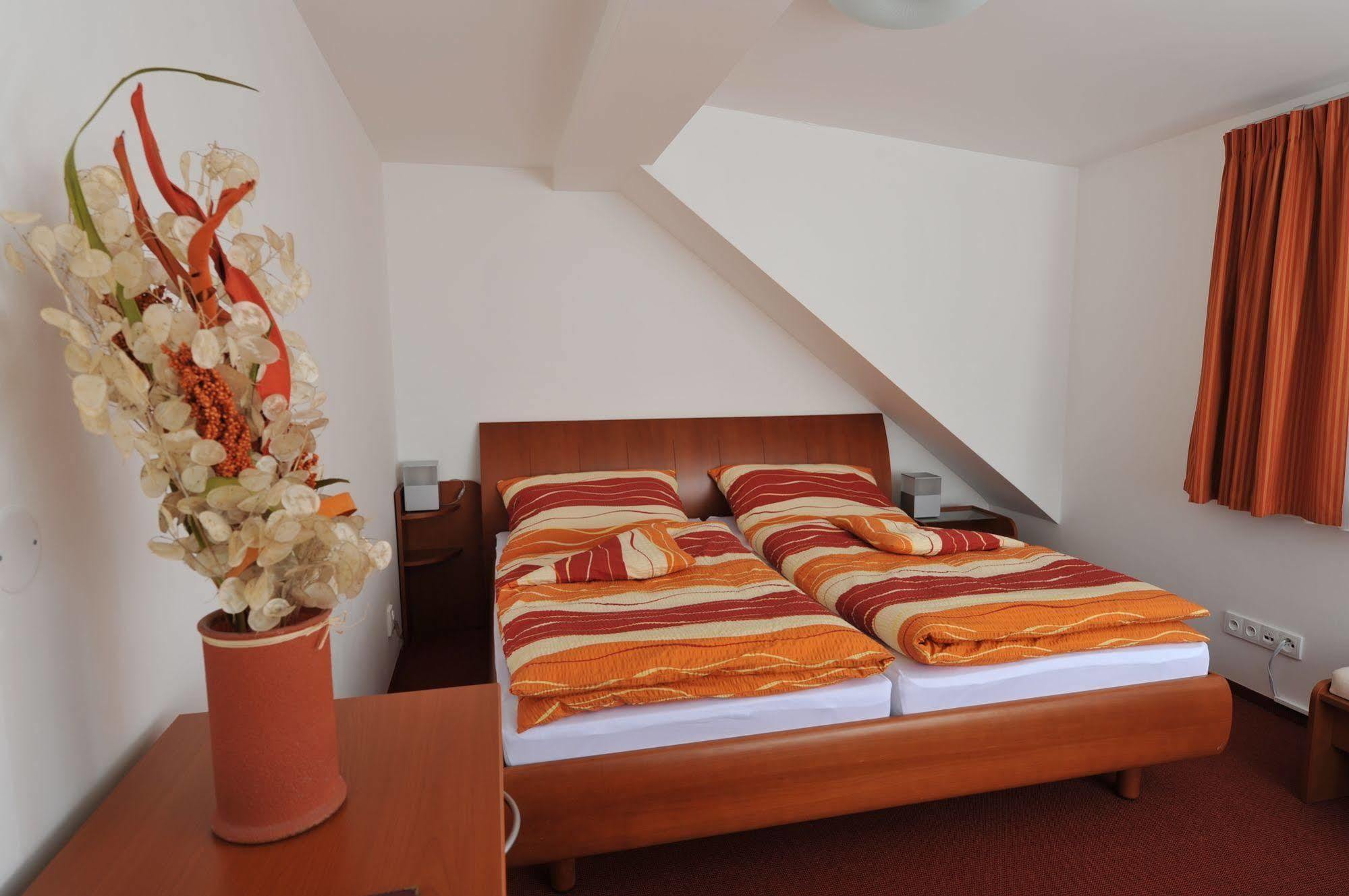 Habitat 16 Hotel Prague Exterior photo